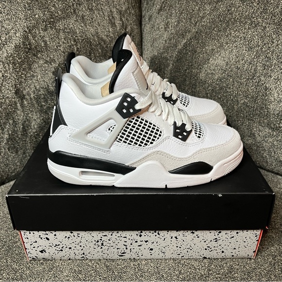 Air Jordan 4 Retro GS 'Military
Black' - Picture 2 of 9
